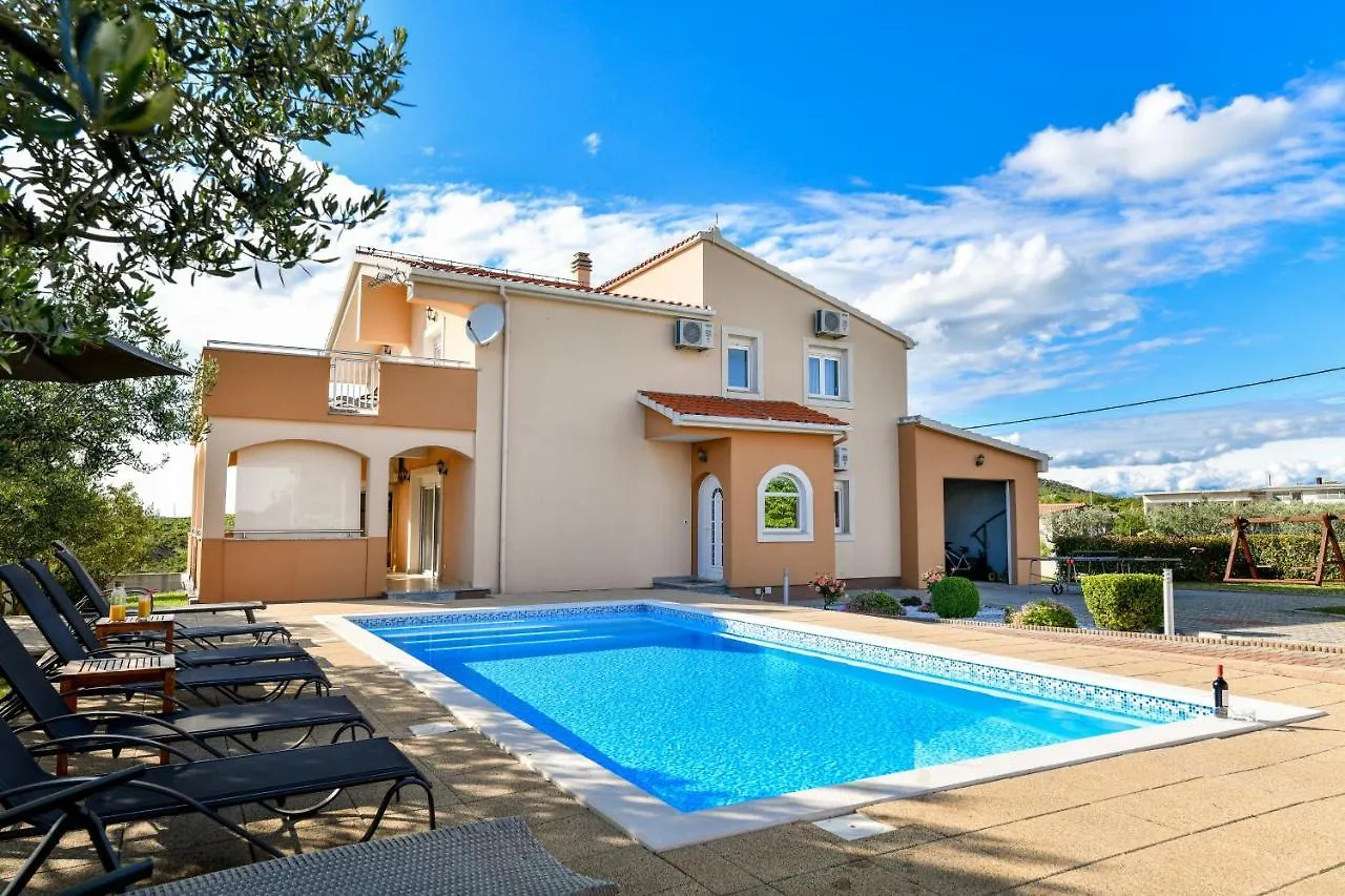 Villa Andrea With Private Heathed Pool Debeljak