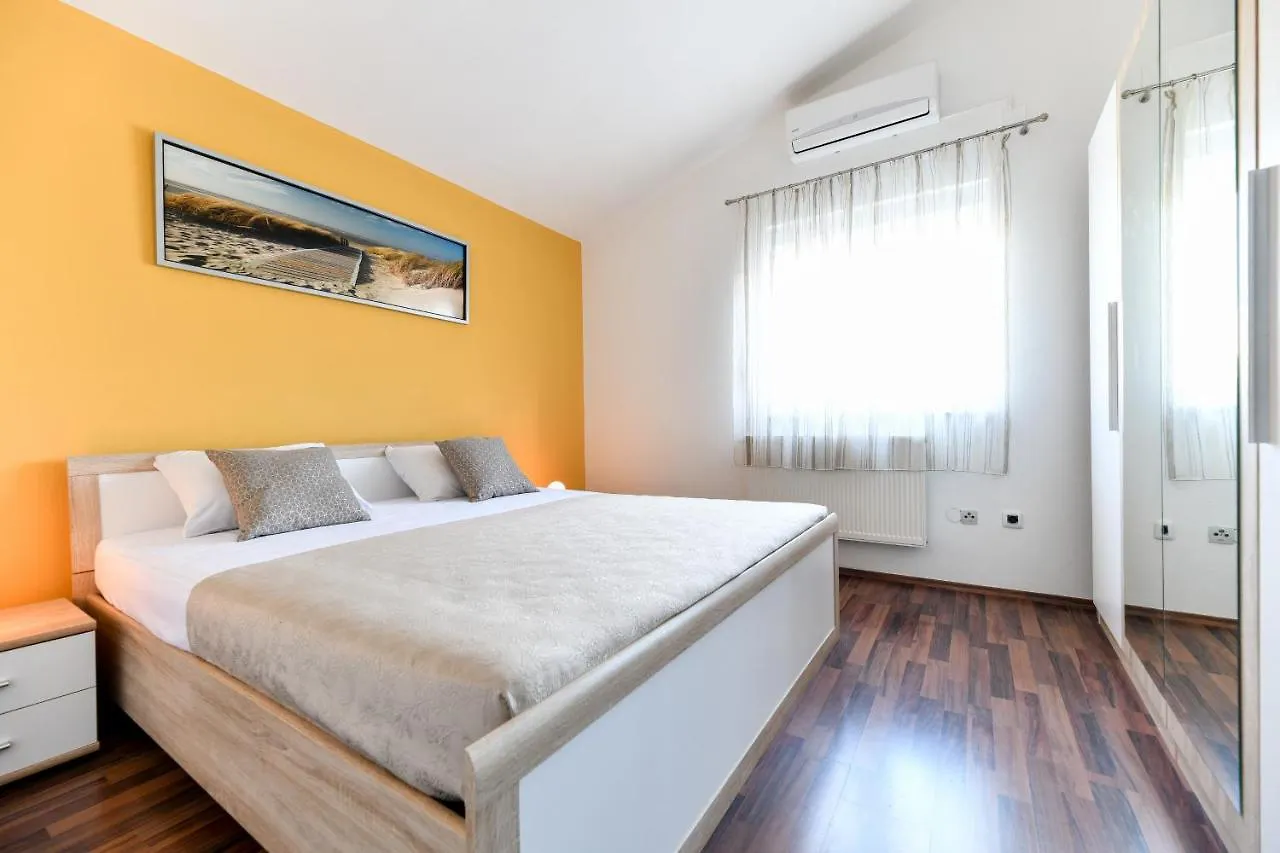 Villa Andrea With Private Heathed Pool Debeljak