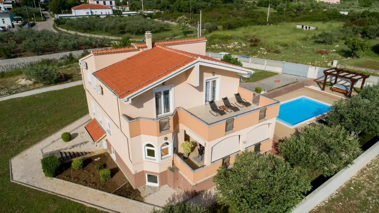 Villa Andrea With Private Heathed Pool Debeljak