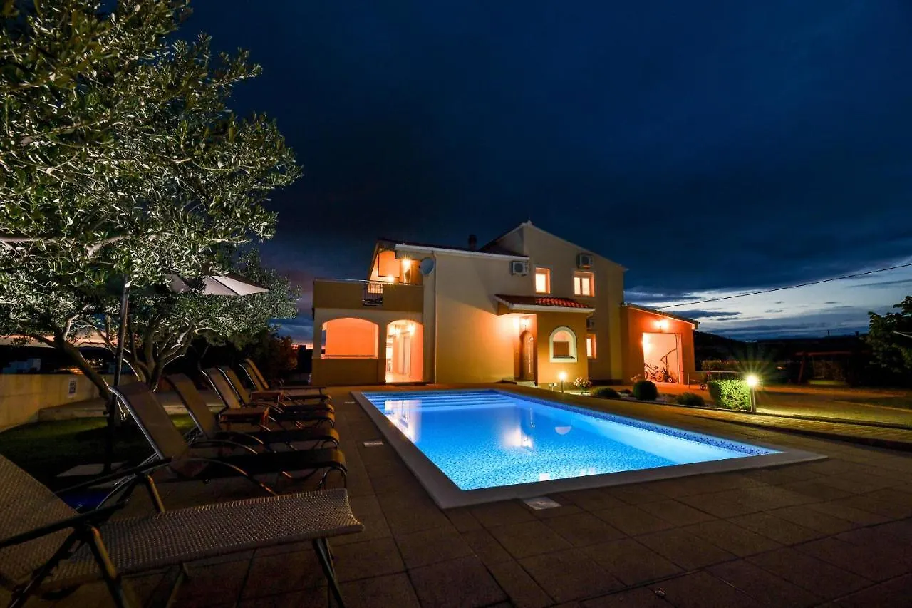 Villa Andrea With Private Heathed Pool Debeljak
