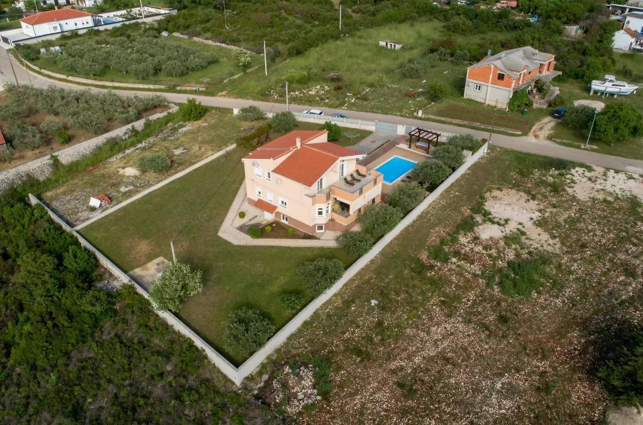 Villa Andrea With Private Heathed Pool Debeljak