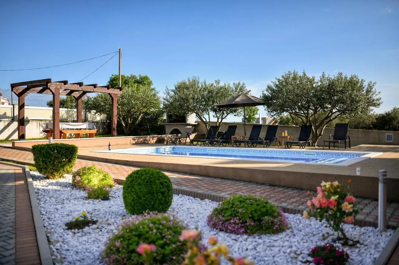 Villa Andrea With Private Heathed Pool Debeljak