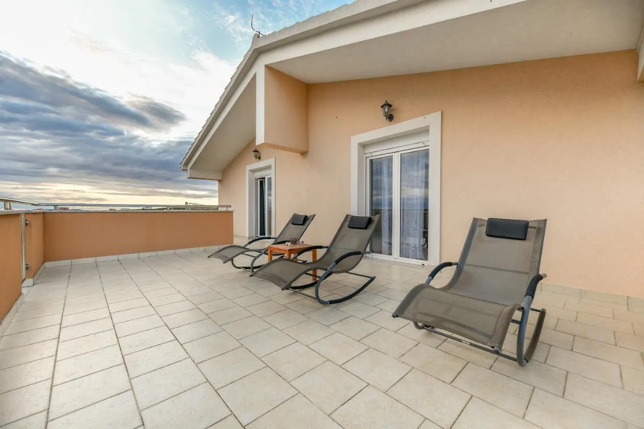Villa Andrea With Private Heathed Pool Debeljak Croatia