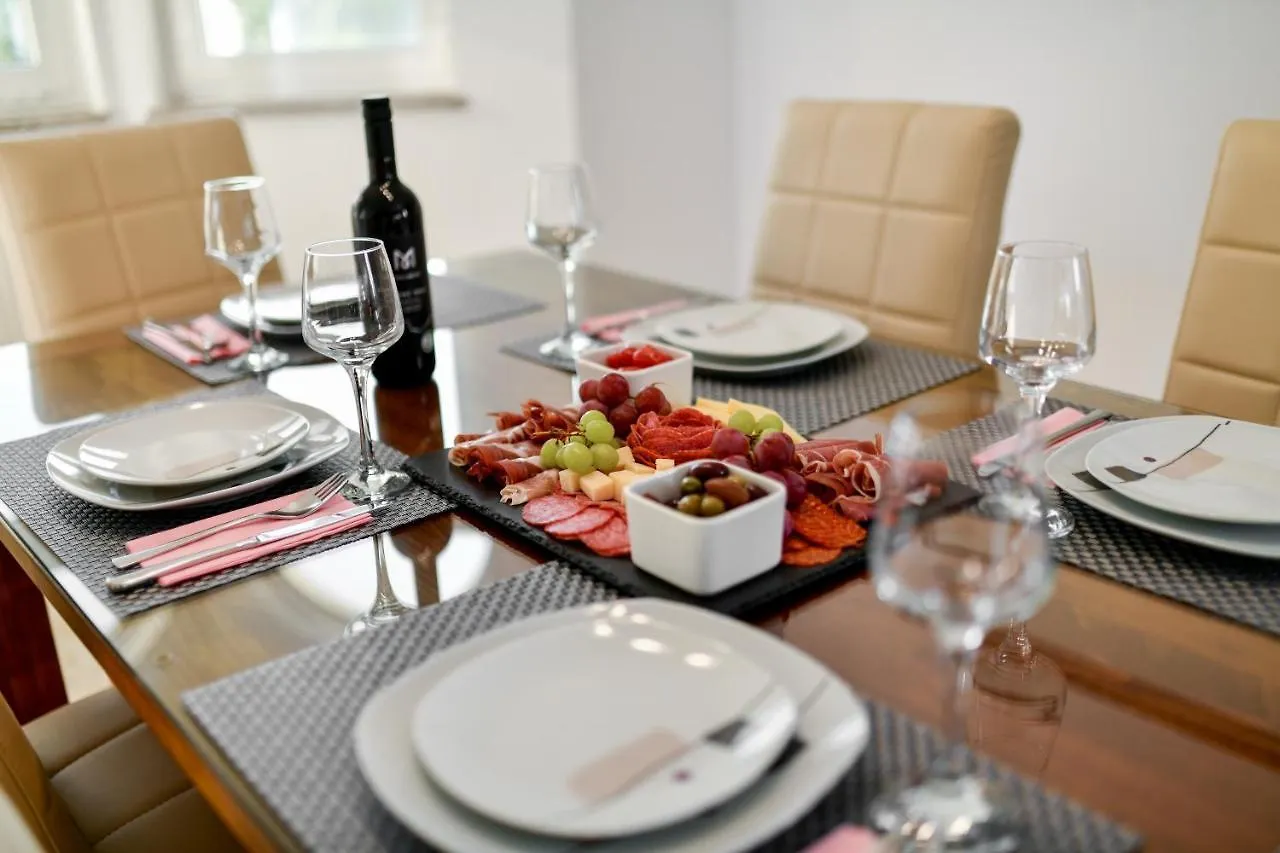Villa Andrea With Private Heathed Pool Debeljak Croatia