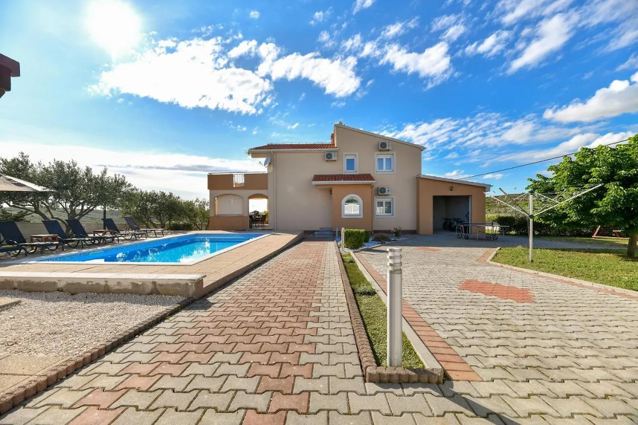Villa Andrea With Private Heathed Pool Debeljak