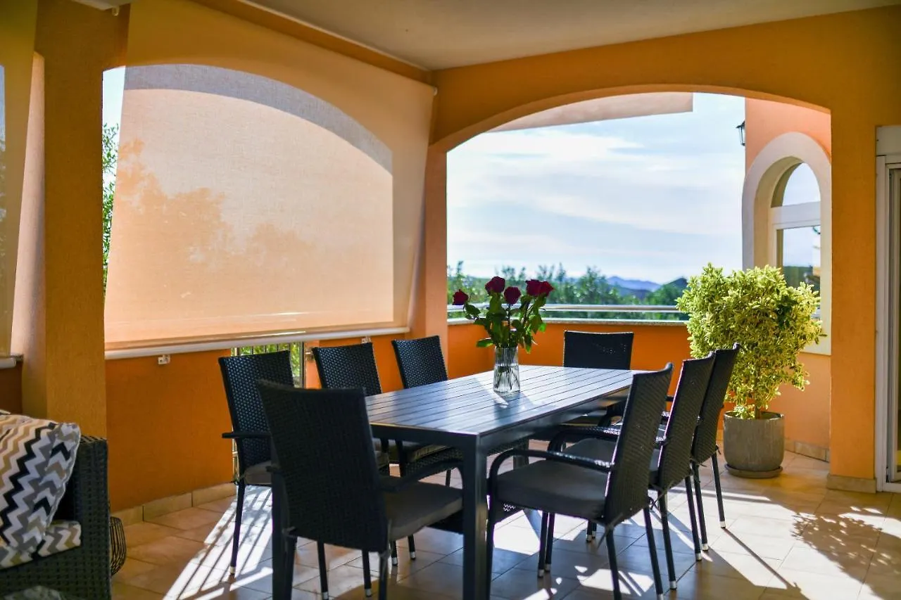 Villa Andrea With Private Heathed Pool Debeljak