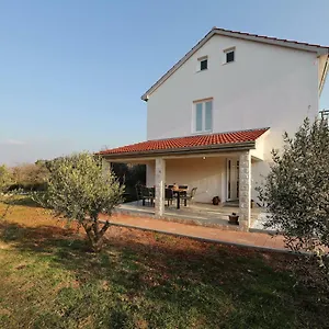  Ferienhaus Hrast